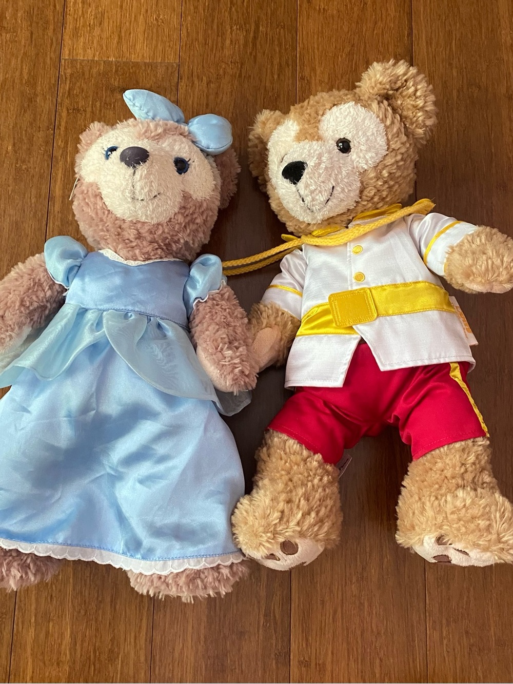 Disney Duffy & ShellieMay Plush Pair in Blue Dress and Red Outfit